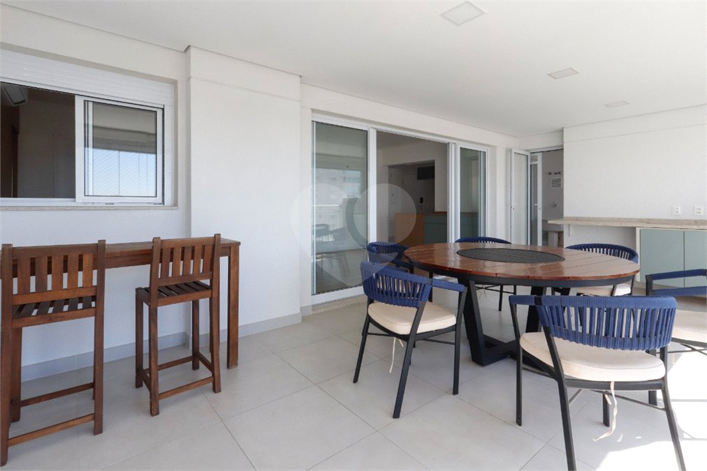 Apartamento à venda com 3 suítes em Vila Anastácio, São Paulo, SP