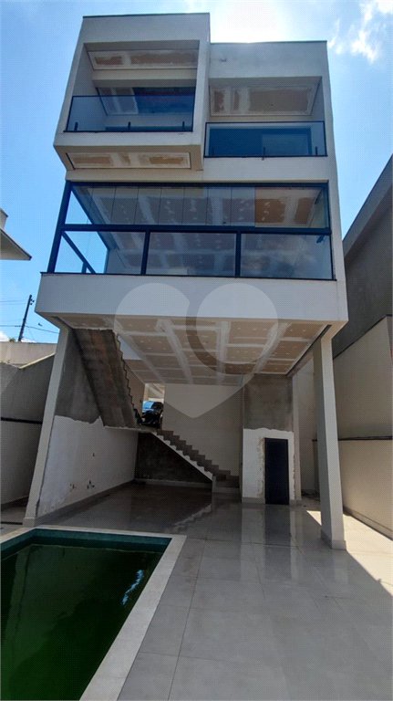 Casa à venda com 3 quartos, sendo 1 suíte,  no condomínio Terras de São Fernando, Cotia - SP