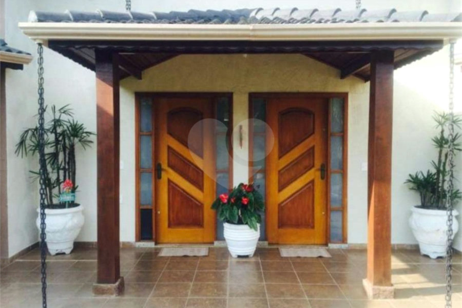 Sobrado à venda com 5 quartos, sendo 2 suítes, em Seerra da Cantareira, Mairiporã, SP