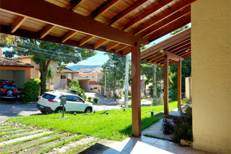 Casa charmosa e elegante localizada no deslumbrante Condomínio Villagio Capriccio Louveira SP