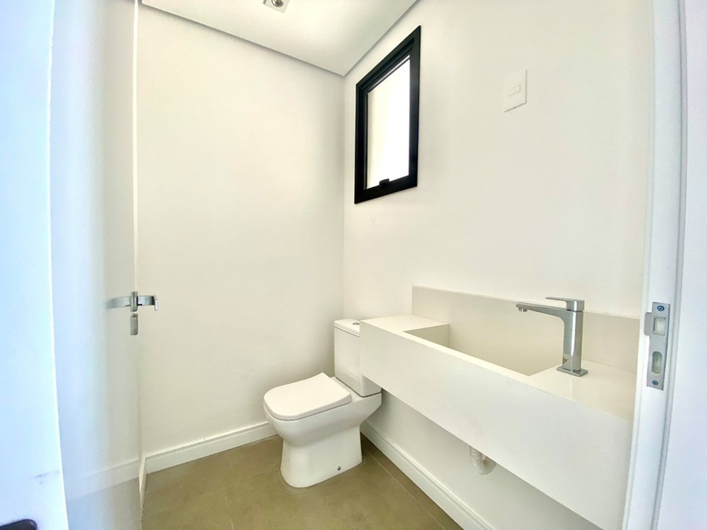 Casa à venda com 3 quartos, sendo 3 suítes, no condomínio Vila Giardino, Jundiaí - SP