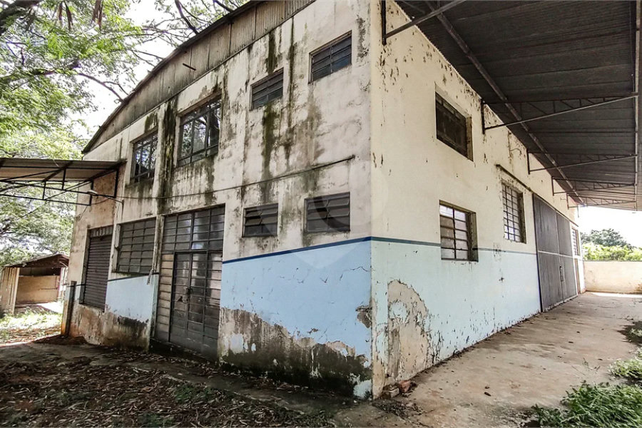 Barracão 700m² na entrada de São João da Boa Vista