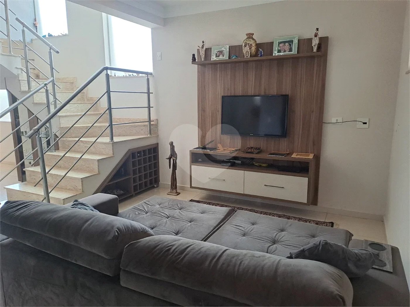 Linda Casa 3 dormitórios com piscina - R$ 950.000,00