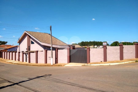 Sobrado à venda com 4 quartos, sendo 1 suíte,  em Vila Asem, Itapetininga, SP