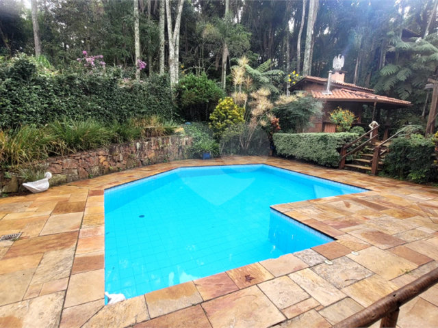 Casa à venda com 3 quartos, sendo 1 suíte,  no condomínio Associação Reserva das Hortênsias, Mairiporã - SP