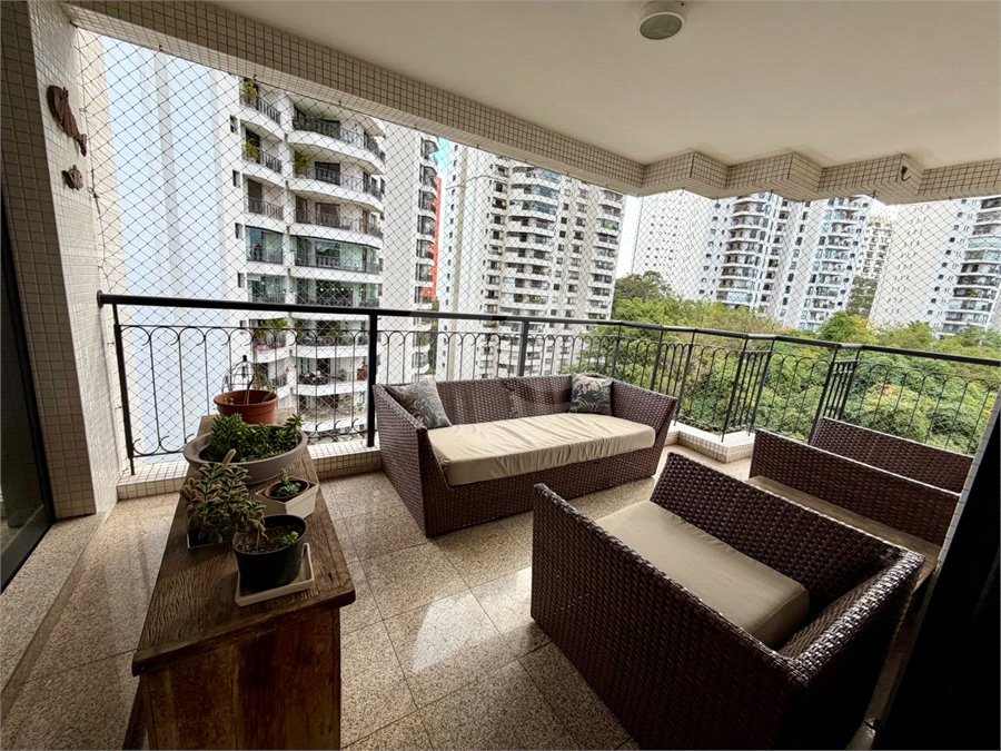 Apartamento à venda com 4 suítes em Jardim Marajoara, São Paulo, SP