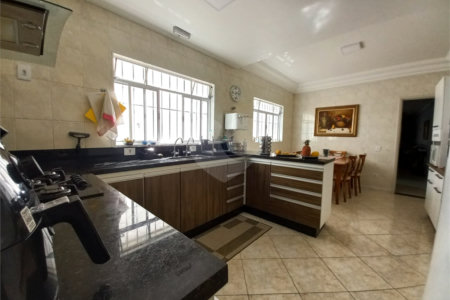 Sobrado à venda com 3 quartos, sendo 1 suíte, em Vila Lúcia, São Paulo, SP