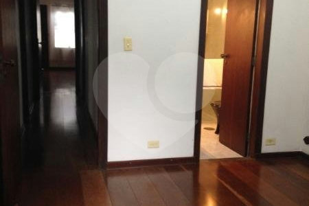 Casa Térrea à venda com 3 quartos, sendo 1 suíte, em Vila Cordeiro, São Paulo, SP