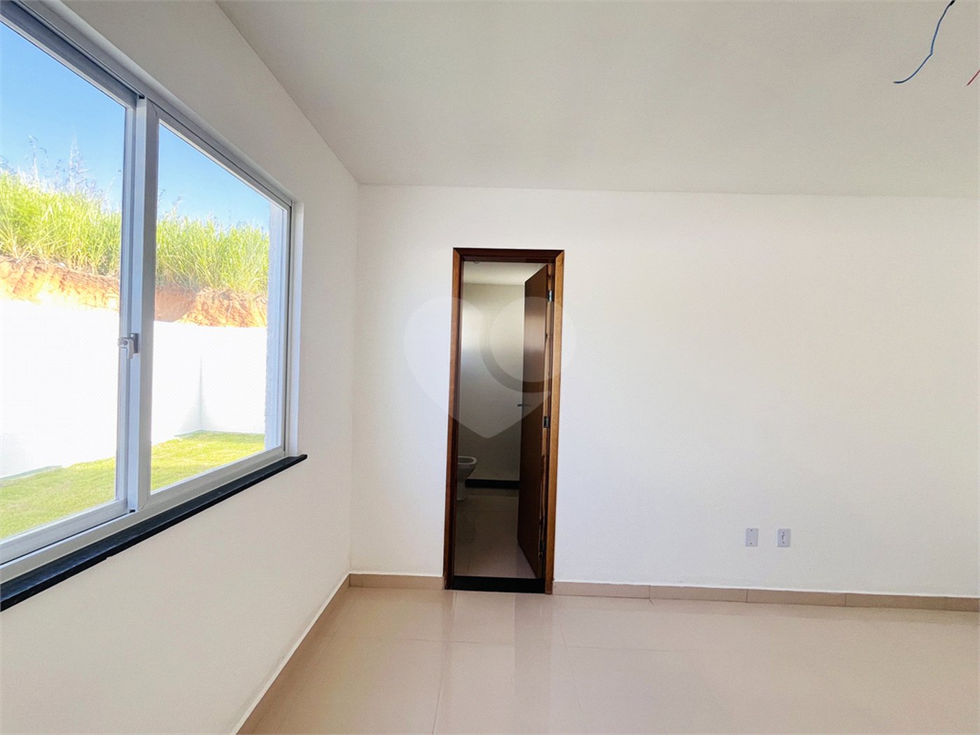 Casa à venda com 2 quartos, sendo 1 suíte, no condomínio Parque Guará, Rio de Janeiro - RJ