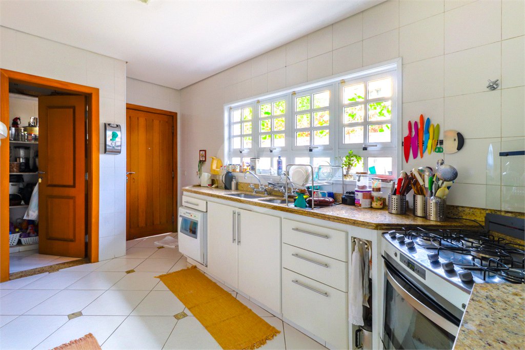 Sobrado à venda ou para alugar com 4 quartos, sendo 3 suítes, em Vila Madalena, São Paulo, SP