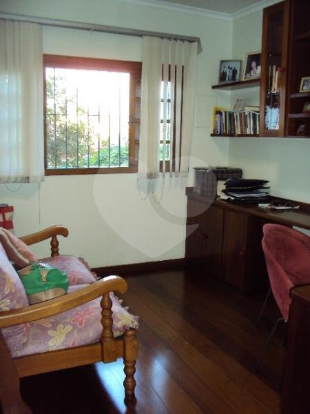 Sobrado à venda com 4 quartos, sendo 2 suítes, em Jardim Peri Peri, São Paulo, SP