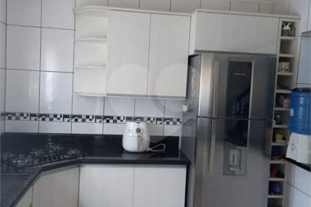 Sobrado à venda com 3 quartos, sendo 1 suíte,  em Vila Lavínia, Mogi das Cruzes, SP