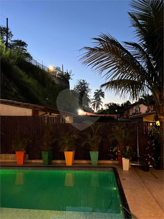 Casa à venda com 4 quartos, sendo 2 suítes, no condomínio Residencial Ypê Branco II, São Paulo - SP