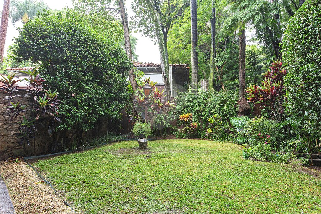 Casa à venda com 4 quartos, sendo 2 suítes, em Alto de Pinheiros, São Paulo, SP