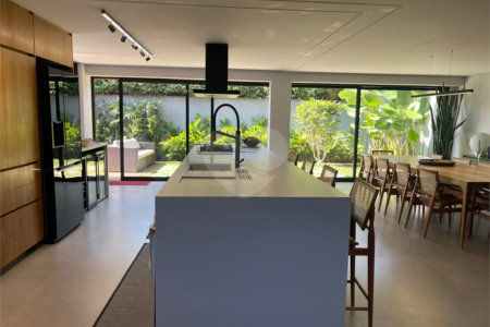 Casa à venda com 3 suítes no condomínio Reserva 8, São Paulo - SP