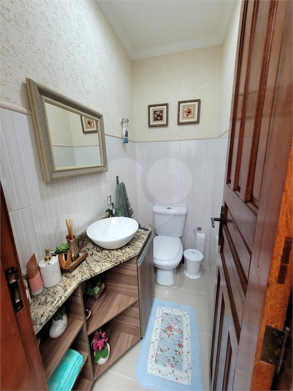 Sobrado à venda com 2 quartos em Vila Nivi, São Paulo, SP