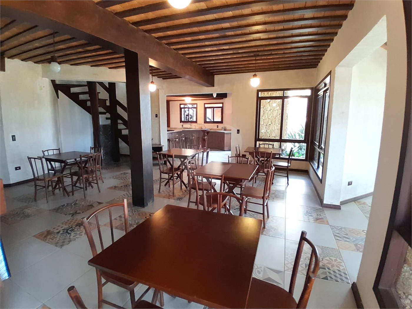 Casa à venda com 4 quartos, sendo 2 suítes, no condomínio Cantareira, Mairiporã - SP