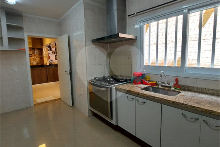 Sobrado à venda com 3 quartos, sendo 2 suítes, em Vila Romero, São Paulo, SP