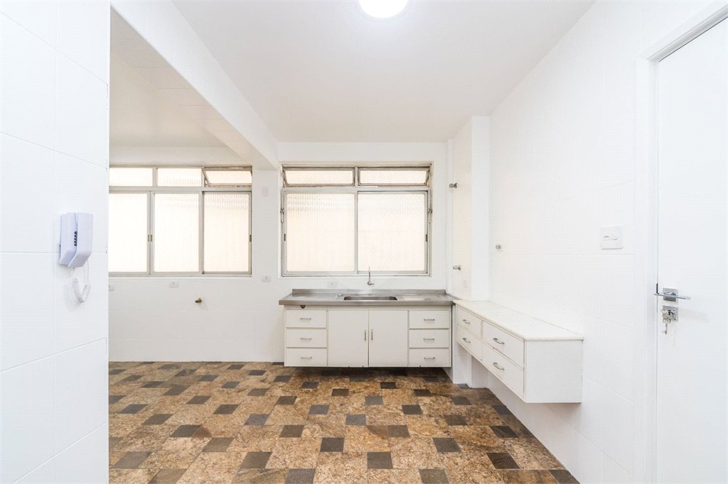 Apartamento à venda com 3 quartos, sendo 1 suíte, em Itaim Bibi, São Paulo, SP
