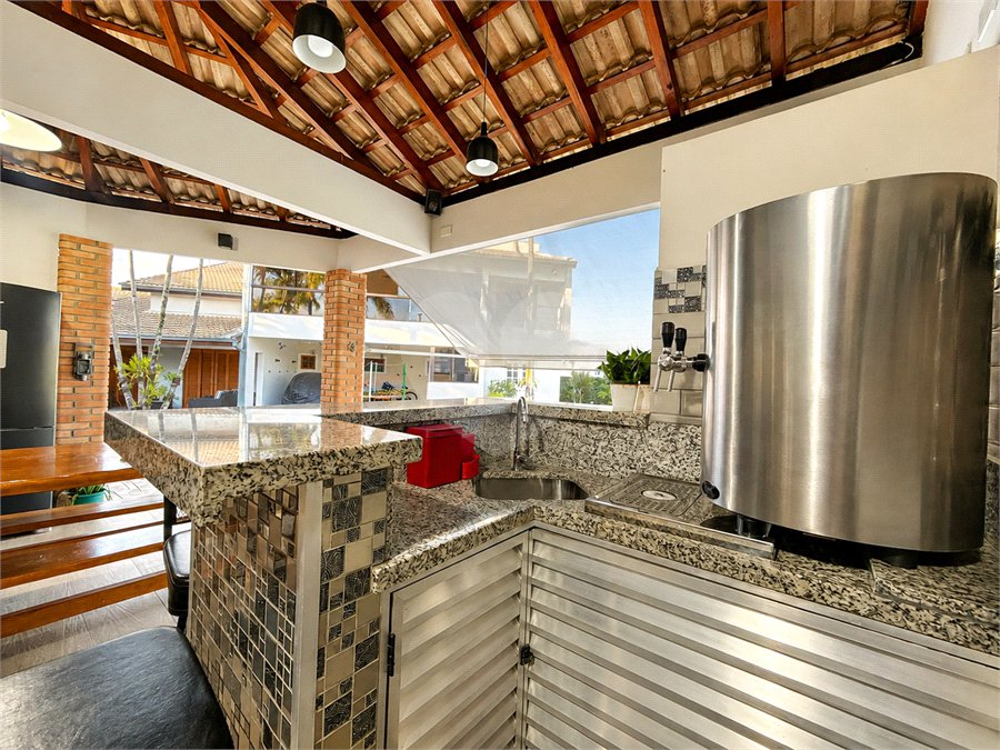 Casa à venda com 5 suítes no condomínio Parque Village Castelo, Itu - SP