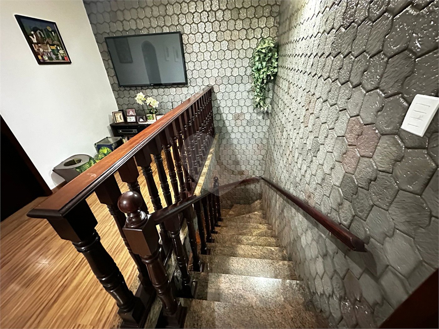 Sobrado à venda com 4 quartos, sendo 2 suítes, em Vila Júlia, Poá, SP