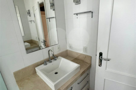 Apartamento à venda com 4 quartos, sendo 2 suítes,  em Vila Oliveira, Mogi das Cruzes, SP