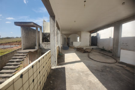 Terreno 810 metros à venda em Atibaia com projeto aprovado exclusivo de alto padrão com construção inacabada