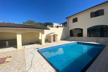 Casa à venda com 4 quartos, sendo 2 suítes,  em Jardim do Lago, Atibaia, SP