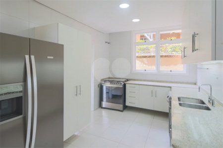 Casa em condomínio à venda com 4 quartos, sendo 2 suítes, em Alto da Boa Vista, São Paulo, SP