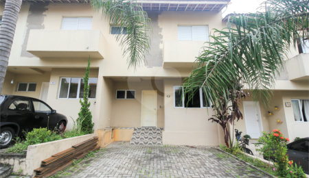 Casa à venda com 3 quartos, sendo 1 suíte, no condomínio Village St. Louis, São Paulo - SP