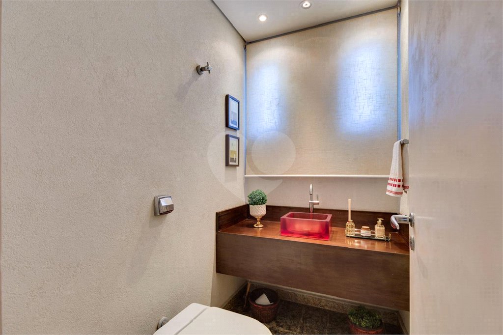 Casa Térrea à venda com 3 suítes em Interlagos, São Paulo, SP