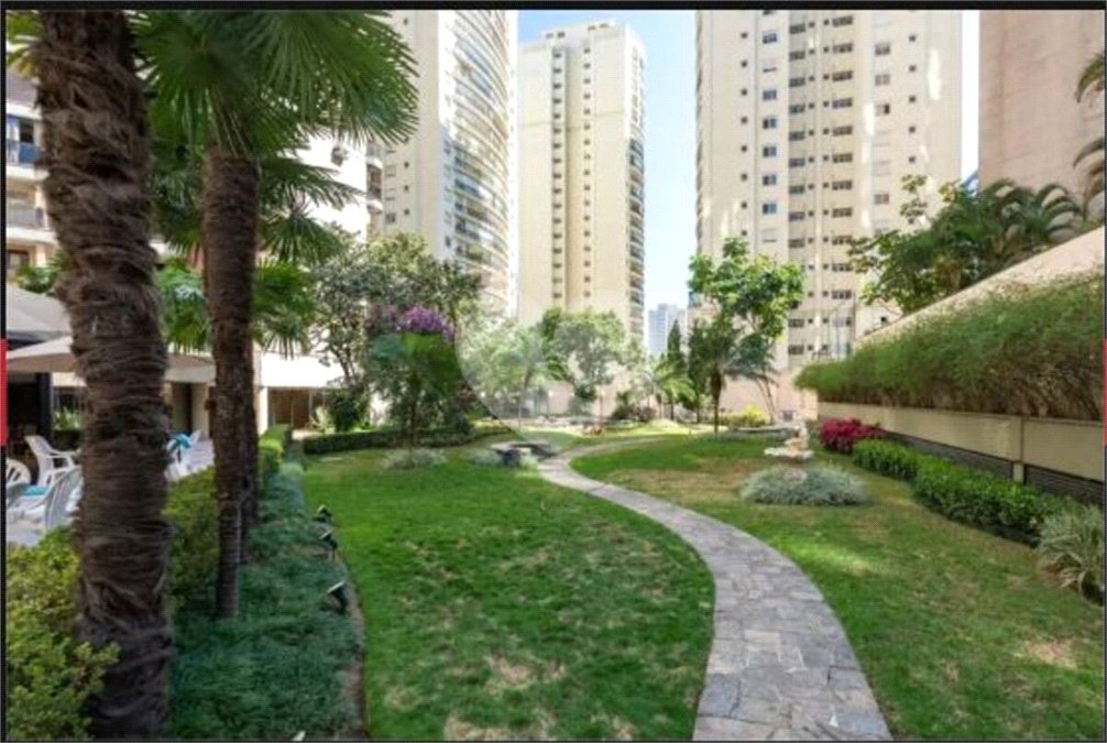 Apartamento à venda com 4 quartos, sendo 1 suíte, em Moema, São Paulo, SP