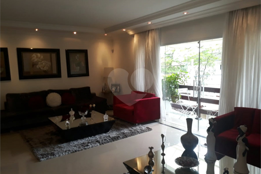 Sobrado à venda com 6 quartos, sendo 5 suítes, em Tremembé, São Paulo, SP