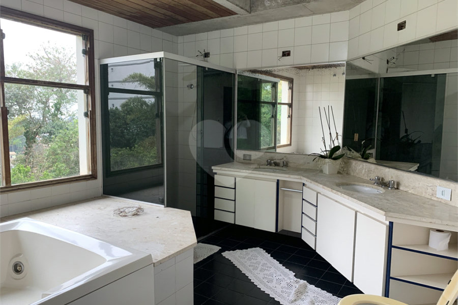 Sobrado à venda com 4 quartos, sendo 2 suítes,  em Tremembé, São Paulo, SP