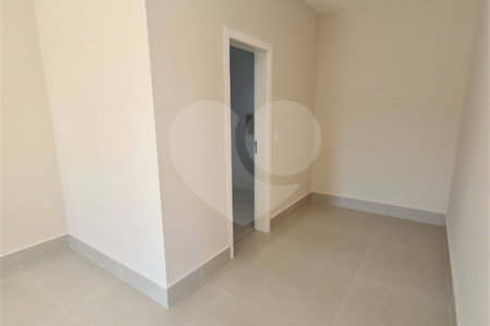 Casa à venda com 3 suítes no condomínio Loteamento Recanto dos Paturis, Vinhedo - SP