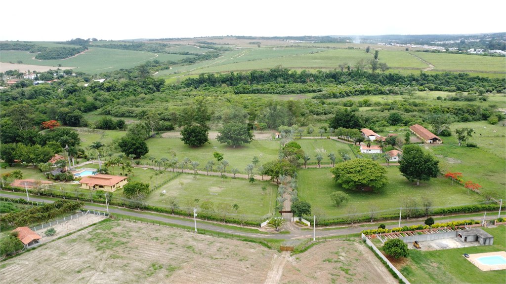 Casa à venda com 8 quartos, sendo 4 suítes, no condomínio Santa Filomena, Salto - SP