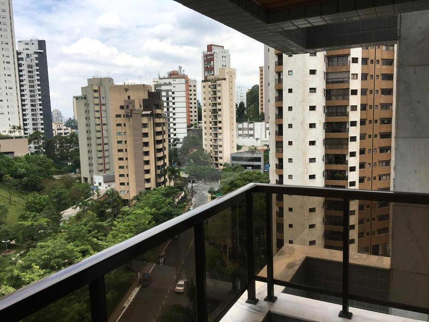 Apartamento à venda com 4 quartos, sendo 2 suítes,  em Vila Andrade, São Paulo, SP