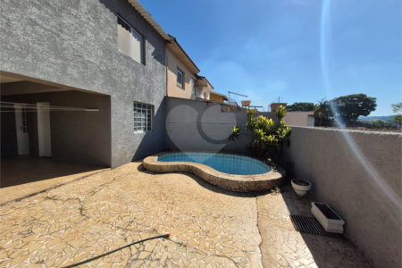 Casa à venda com 3 quartos, sendo 1 suíte, em Vila Salles, Atibaia, SP