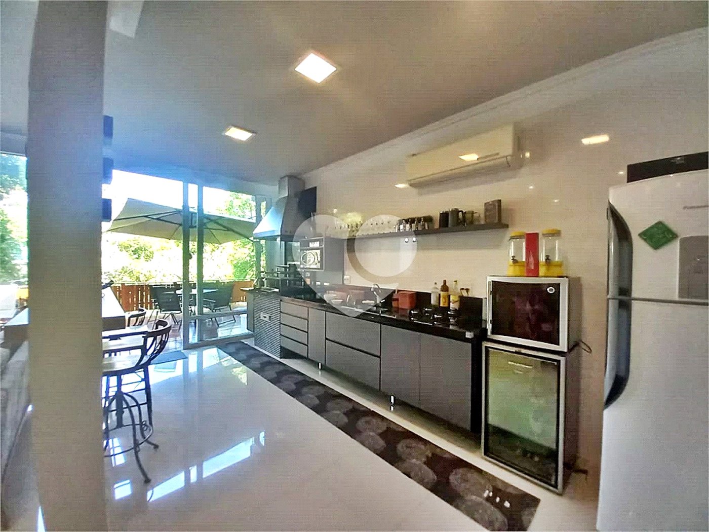 Casa à venda com 4 quartos, sendo 3 suítes,  no condomínio Itatinga 1, São Paulo - SP