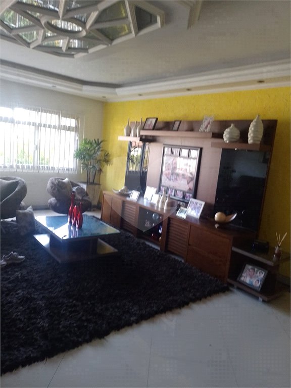 Sobrado à venda com 6 quartos, sendo 2 suítes, em Tremembé, São Paulo, SP