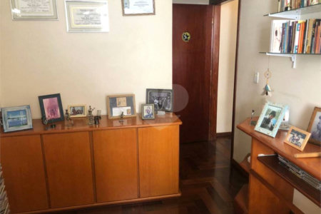Casa à venda com 4 quartos, sendo 2 suítes,  no condomínio Altos da Serra 1, São José dos Campos - SP