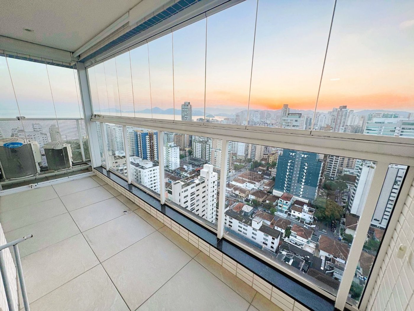 Apartamento para alugar, 54 m² por R$ 6.000,02/mês - Embaré - Santos/SP