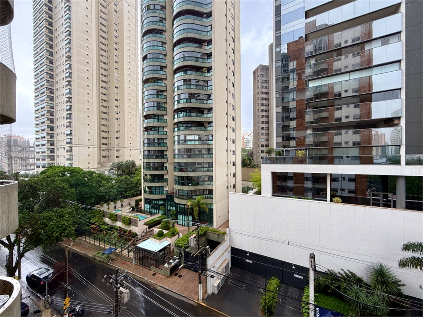 Apartamento à venda com 3 suítes em Campo Belo, São Paulo, SP