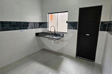 Sobrado à venda com 2 quartos em Maracanã, Praia Grande, SP