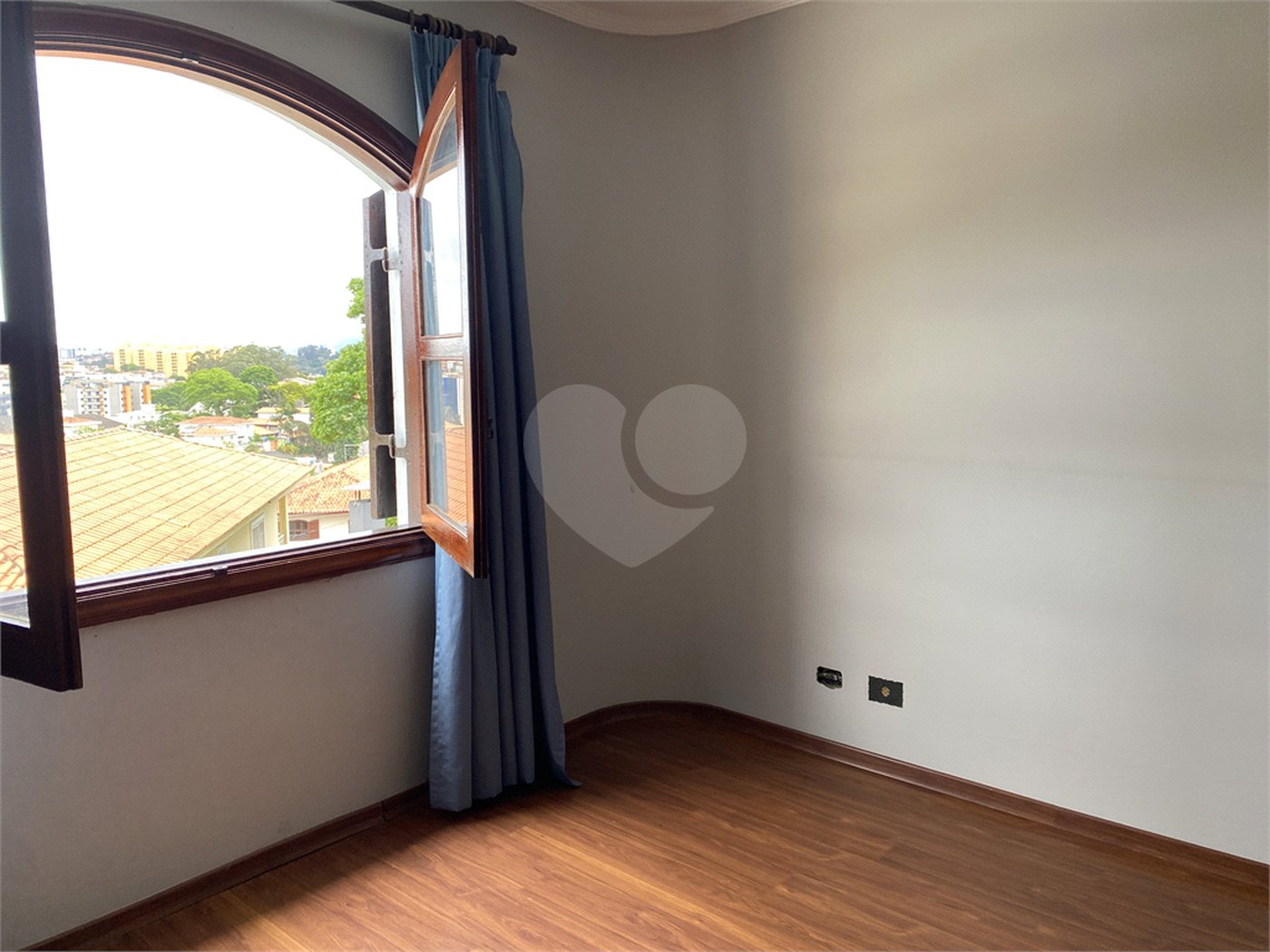 Casa à venda com 3 suítes em Jardim Leonor, São Paulo, SP