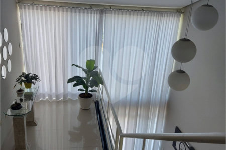 Sobrado à venda com 4 quartos, sendo 3 suítes, em Residencial Novo Horizonte I, Mogi das Cruzes, SP