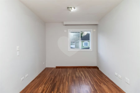 Casa à venda com 4 quartos, sendo 3 suítes, no condomínio Village Place, São Paulo - SP