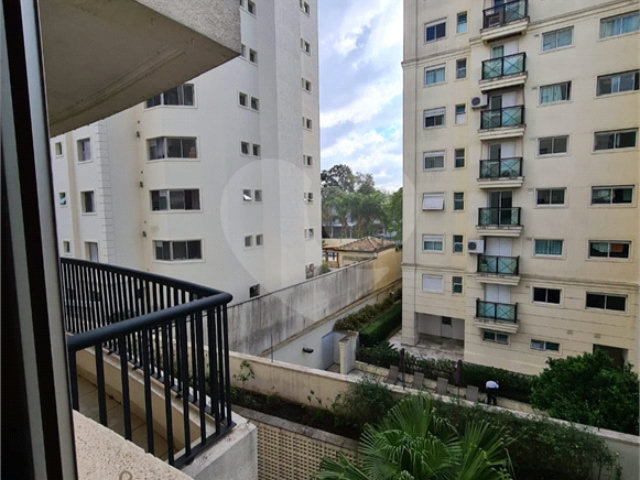 Apartamento à venda com 3 quartos, sendo 1 suíte,  em Alto da Boa Vista, São Paulo, SP