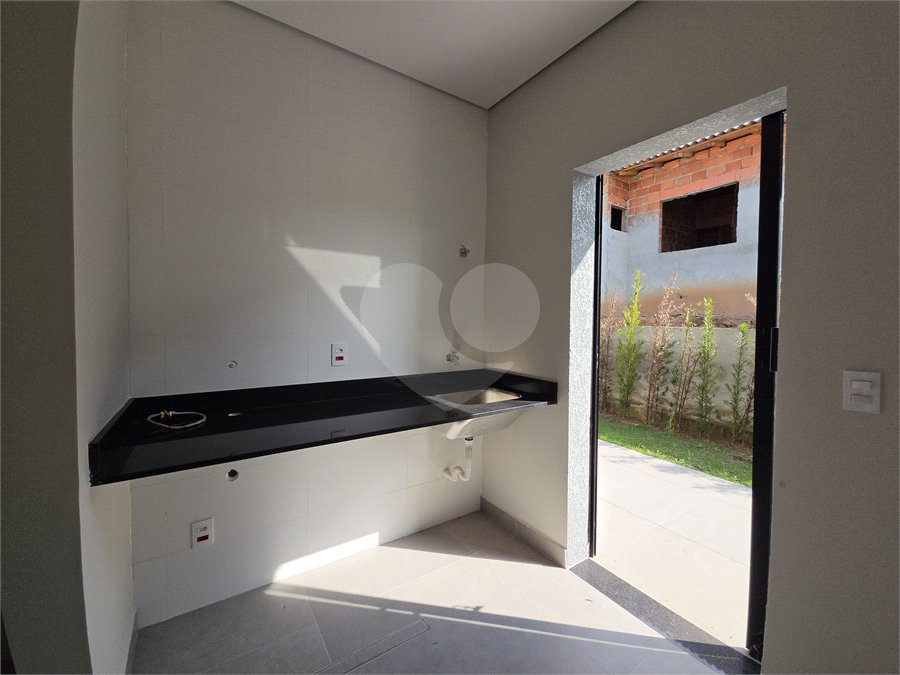 Casa à venda com 4 quartos, sendo 3 suítes, no condomínio Village Ipanema 2, Araçoiaba da Serra - SP