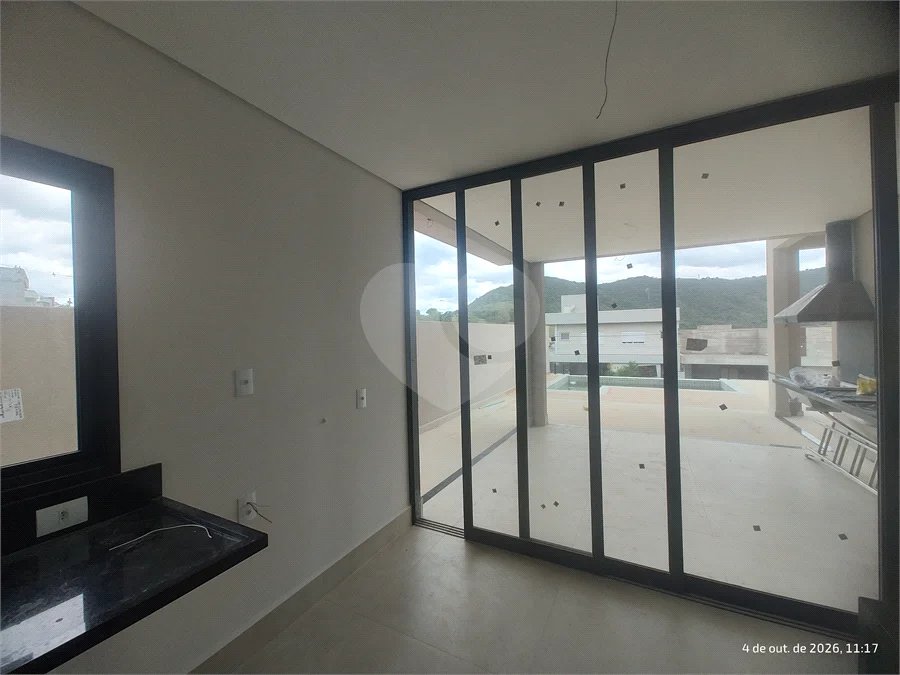Casa exclusiva em Atibaia de alto padrão com 3 suítes, piscina, espaço gourmet, condomínio fechado, aceita financiamento